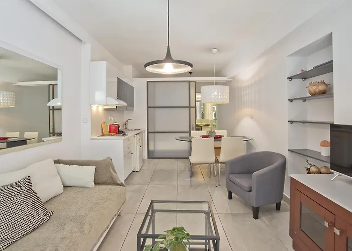Milanou Glyfada G1 First