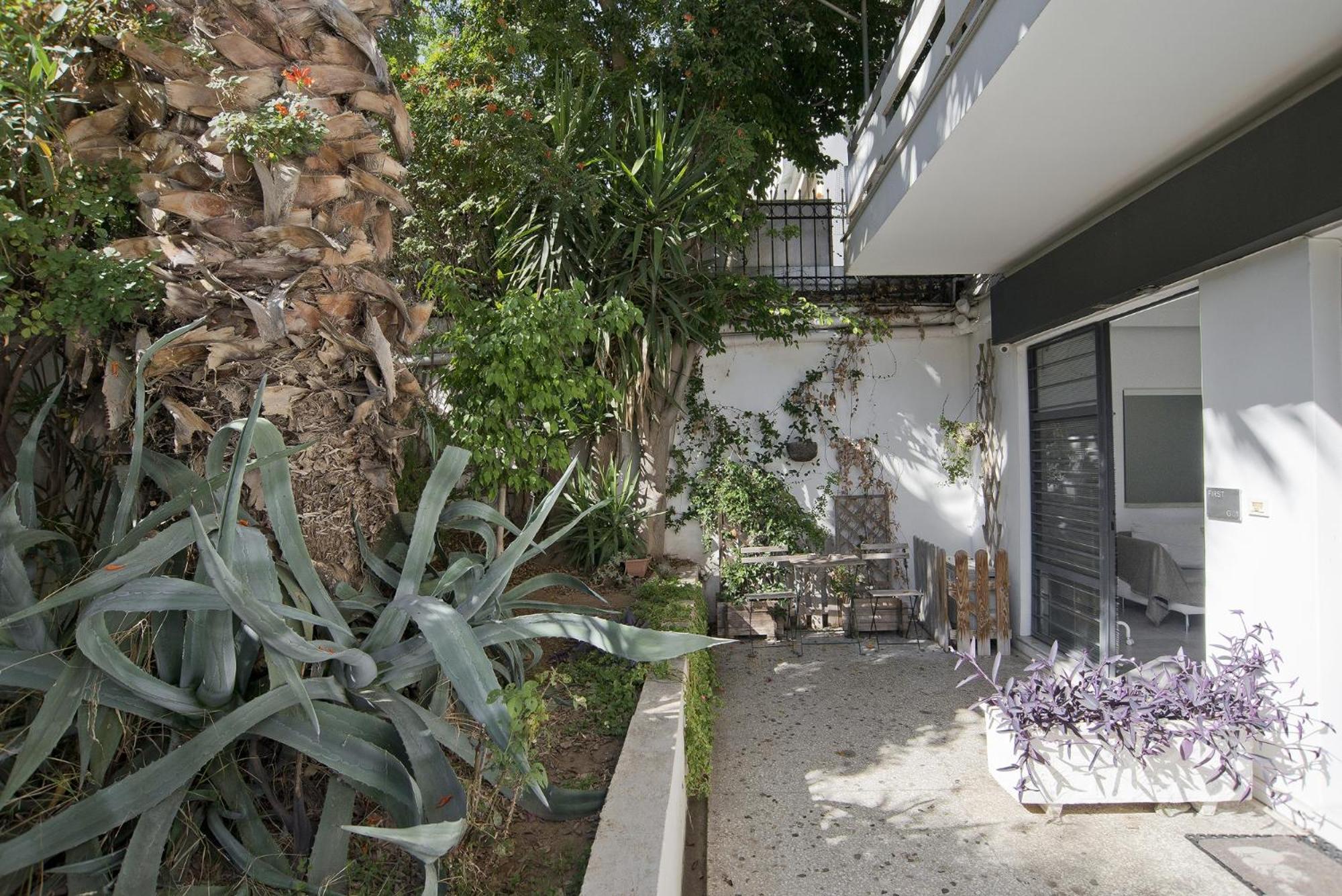 Milanou Glyfada G1 First * Athene